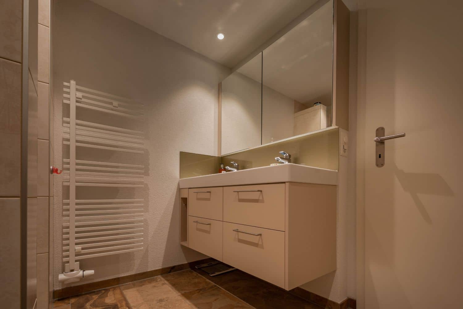 Lavabo und Kästchen erbau von Hettich & Partner
