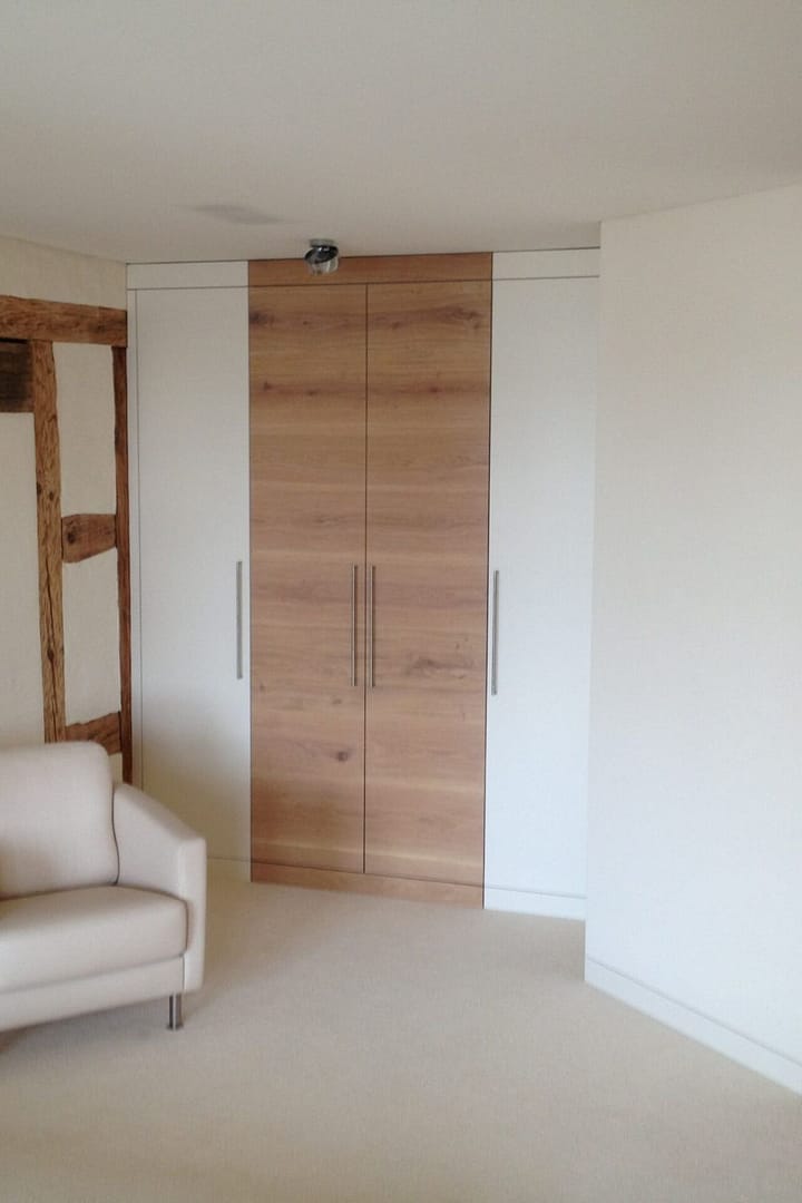 Einbauschrank aus Holz