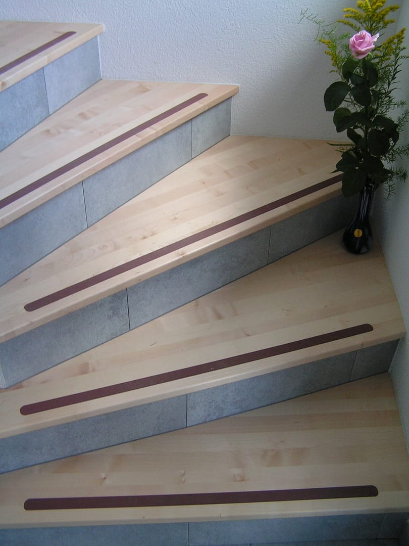 Holzbeschichtung bei Treppen, welche von Hettich & Partner erstellt wurde